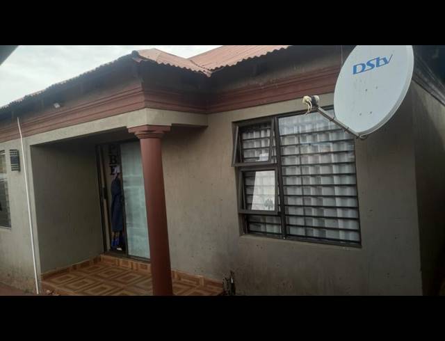 3 BEDROOM HOUSE FOR SALE IN KLIPSPRUIT WEST